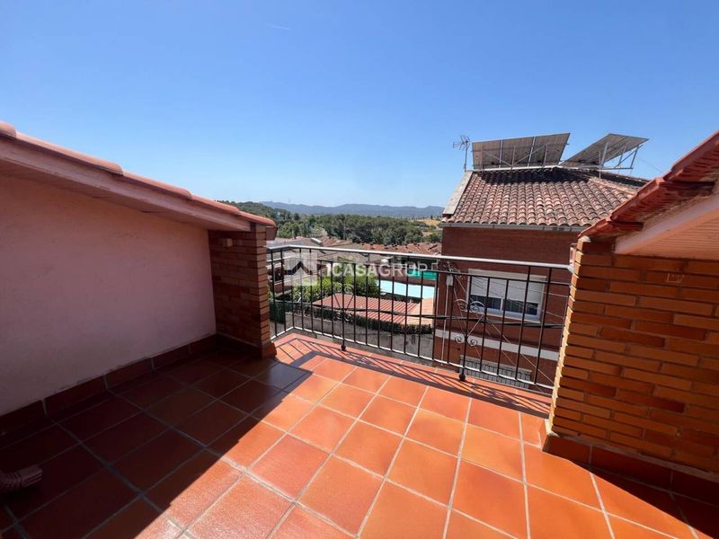 Foto 97f526e9-6c80-49e4-857e-5d6913b76263. Casa aparellada amb calefacció aparcament a Ca n´Oriol Rubí