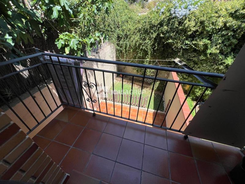 Foto a070b344-1115-434e-8c32-4ceb0ad88171. Casa aparellada amb calefacció aparcament a Ca n´Oriol Rubí