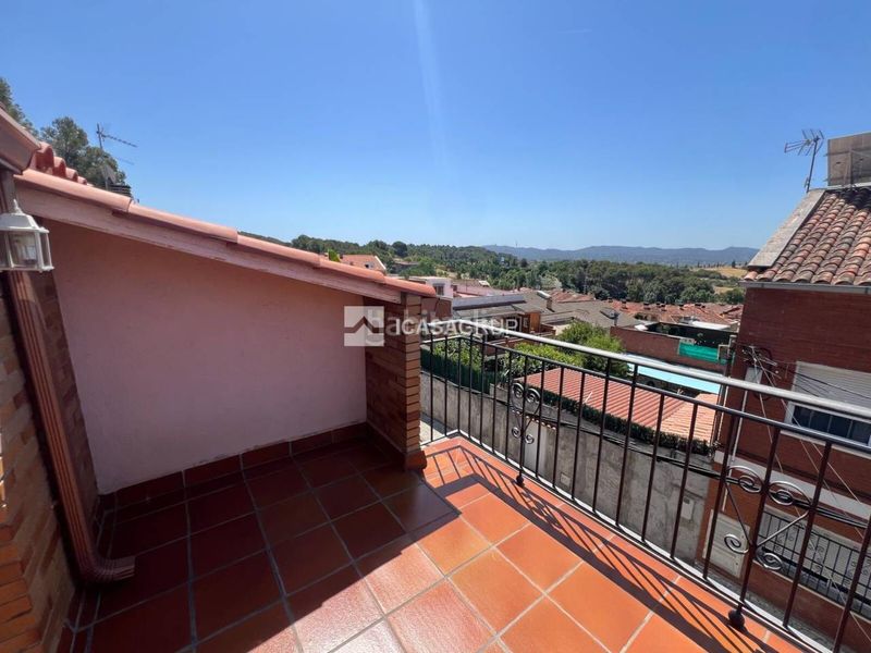 Foto c72328f1-6a47-4644-855a-cd7586d461a7. Casa aparellada amb calefacció aparcament a Ca n´Oriol Rubí