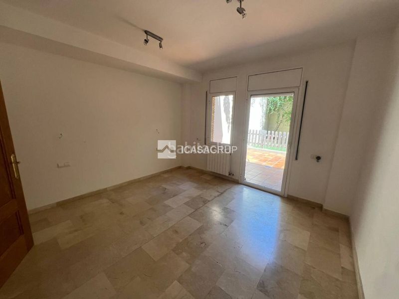 Foto cddb1301-6b09-43c9-bdde-09ec83016304. Casa aparellada amb calefacció aparcament a Ca n´Oriol Rubí