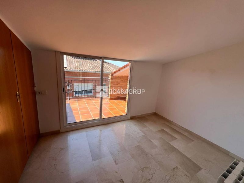 Foto dc62c7e7-cb29-4e7c-9d8e-48d0dd6922bc. Casa aparellada amb calefacció aparcament a Ca n´Oriol Rubí