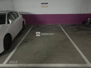 Aparcament cotxe a Calle Arnau de Vilanova