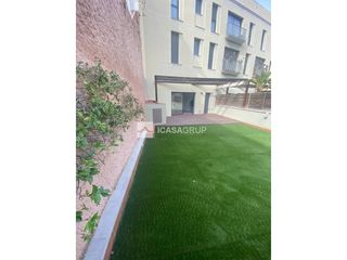 Lloguer Pis  Calle anglesola. Planta baja con espectacular terraza , parking y trastero en les