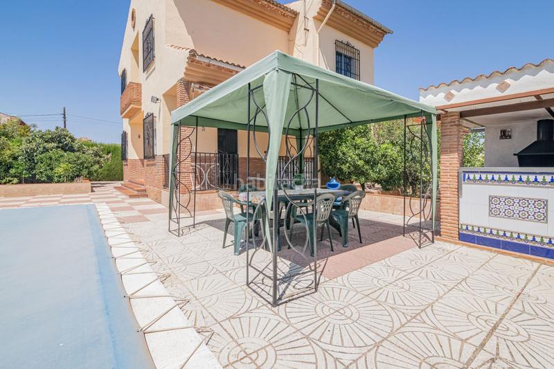 Foto 3ef28302-4809-4c95-8829-21b7902ef090. Chalet  en venta en urbanizaciones, 5 dormitorios. en Cúllar Vega