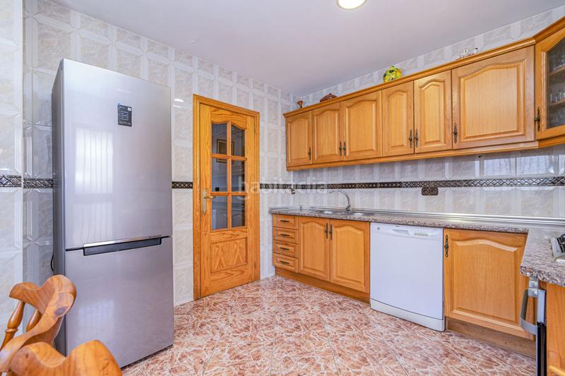 Foto 6c7468dd-c74d-4573-ba62-c282b8a8ec42. Chalet  en venta en urbanizaciones, 5 dormitorios. en Cúllar Vega