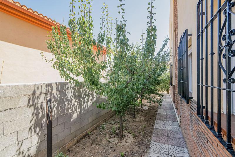 Foto c3a9b92f-149b-4dec-a8ac-870af33b36cb. Chalet  en venta en urbanizaciones, 5 dormitorios. en Cúllar Vega