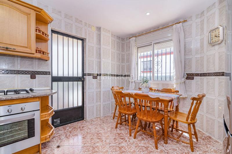 Foto d83d0e7d-730a-4564-99ef-5ecd1259ec48. Chalet  en venta en urbanizaciones, 5 dormitorios. en Cúllar Vega