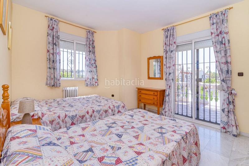 Foto e98c17cf-5e42-41aa-a66b-6949083f39c6. Chalet  en venta en urbanizaciones, 5 dormitorios. en Cúllar Vega