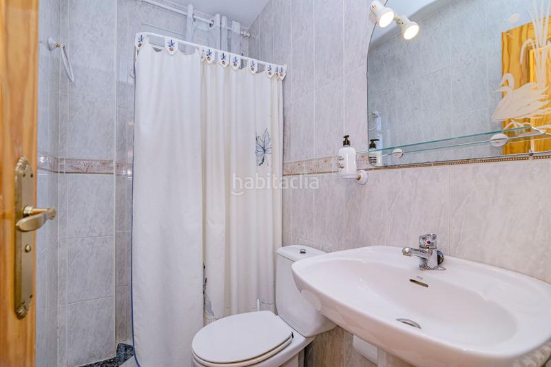 Foto f2fec271-0dcd-46e0-b3c1-630465be9f2c. Chalet  en venta en urbanizaciones, 5 dormitorios. en Cúllar Vega