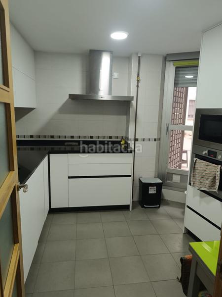 Foto de30dfa9-736d-4bc5-9cef-46fd73651120. Alquiler piso  en alquiler en la chana, 4 dormitorios. en Granada