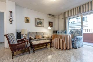 Pis a Calle ancha de gracia 3. Pisazo con 6 dormitorios y 3 baños en calle ancha de gracia