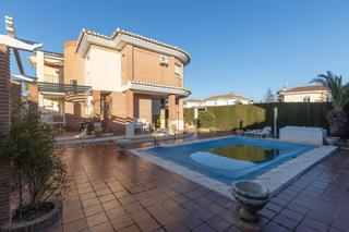 Chalet in Calle ronda de la luz(p.cubill. 3. Magnifico chalet en pantano de cubillas