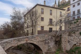 Appartement à Calle calle puente espinosa 30. Piso en paseo de los tristes granada