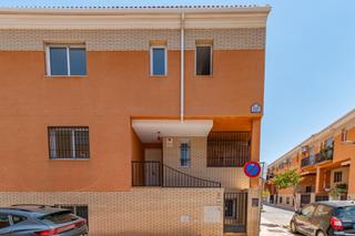 Casa a Calle pintor diego canca 4. Adosado en esquina en venta en churriana de la vega