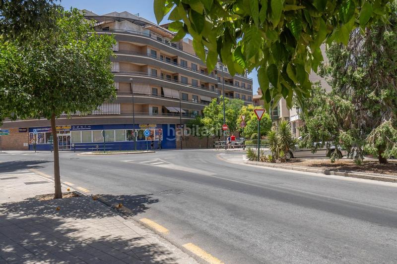 Foto 26986d21-1c8c-4877-ba74-34706424a235. Local comercial en avenida avenida pablo picasso 8 local reformado en pablo picasso en Granada