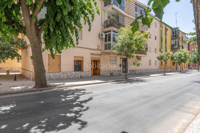 Foto b37b2931-3540-489f-862f-3c21a6bcb34a. Local comercial en avenida avenida pablo picasso 8 local reformado en pablo picasso en Granada