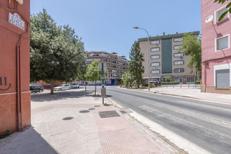 Foto c6b349f3-a476-4793-affa-65402e782a63. Local comercial en avenida avenida pablo picasso 8 local reformado en pablo picasso en Granada