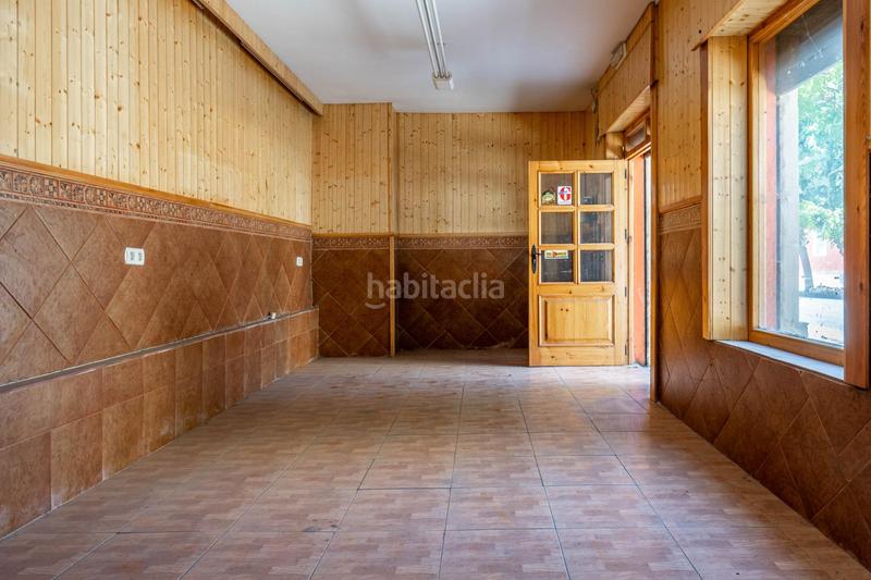 Foto d94848fe-1110-4998-9c1f-d44b2b023c34. Local comercial en avenida avenida pablo picasso 8 local reformado en pablo picasso en Granada