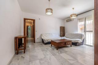 Appartement  Calle  la paloma 17. Oportunidad única piso exterior en la zubia, barrio de san antón
