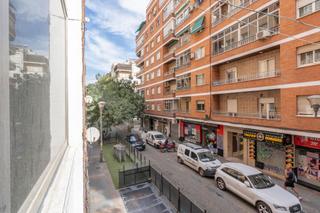 Pis a Emperatriz eugenia 24. Céntrico piso de 3 dormitorios, 2 baños, patio, amplio salón y b