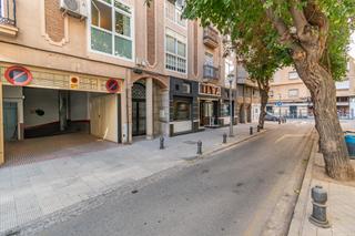 Aparcament cotxe a Calle martín bohórquez 23. Cochera en venta en el centro de granada