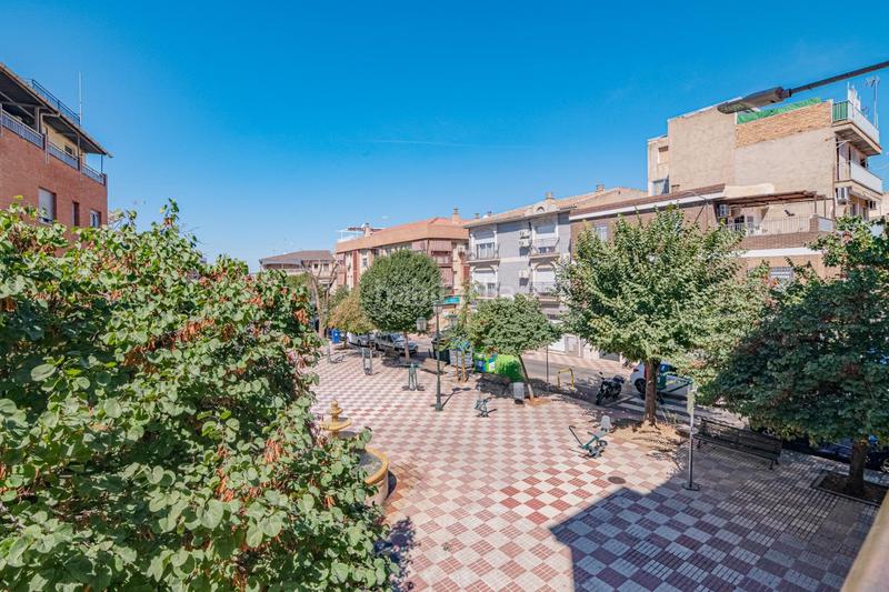 Foto 5cc05d3f-d5b1-4776-ba81-4fb6ac20a9e8. Casa adossada a plaza de federico mayo 3 a Barrio de Zaidín Granada