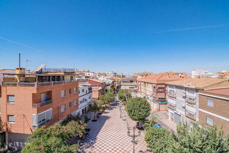 Foto 7c0c4238-d102-4b2e-bc94-fde5dc374450. Casa adossada a plaza de federico mayo 3 a Barrio de Zaidín Granada