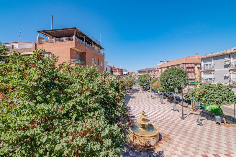 Foto a7dbb4d8-dfba-40d7-9524-8ed5a6ea7fa4. Casa adossada a plaza de federico mayo 3 a Barrio de Zaidín Granada