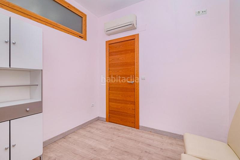 Foto bee2eb6a-a642-4b6c-a525-c48412993d2c. Casa adossada a plaza de federico mayo 3 a Barrio de Zaidín Granada
