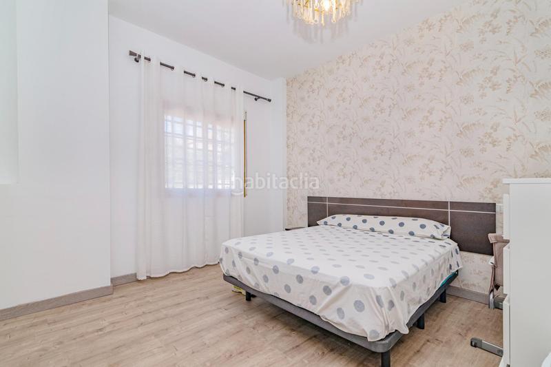Foto ea903f10-4953-4d83-adc7-6d5bc660887e. Casa adossada a plaza de federico mayo 3 a Barrio de Zaidín Granada