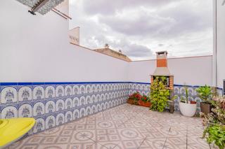 Casa a Calle enmedio 3. Amplia casa en el centro de albolote