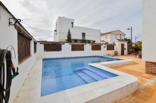 Chalet  Calle alelies (vent) 5. Impresionante chalet dividido en dos viviendas!