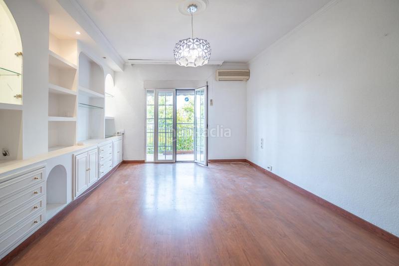 Foto dcb7b697-5b97-404b-b02c-89f4de0b89b7. Pis a avenida avenida de madrid a Plaza de Toros Granada