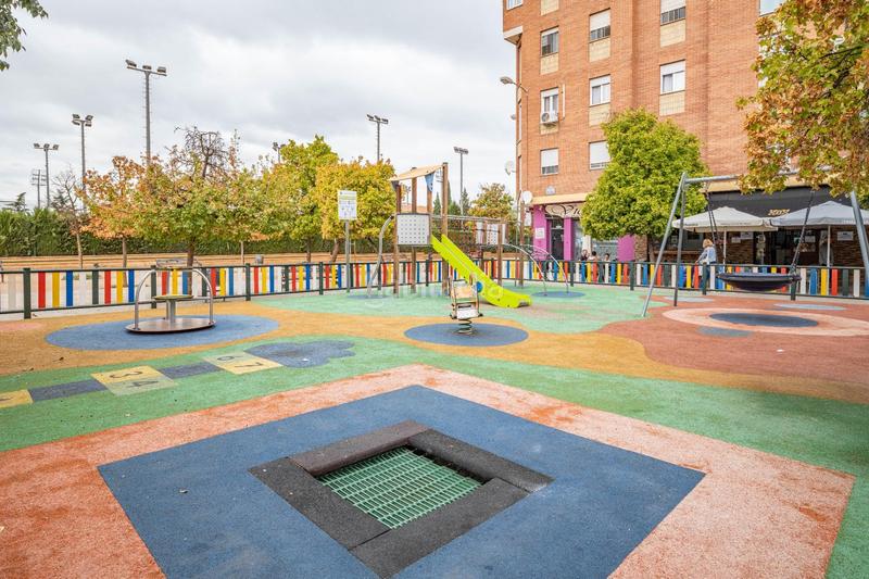 Foto 5092081c-9811-46e2-8139-993df9544101. Piso en calle de los abencerrajes 39 amplio piso en palacio de deportes en Granada