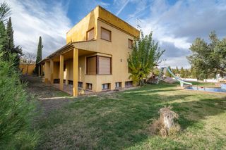 Xalet en Calle calle buenos aires (ur.el arenal) 71. Gran chalet en alhend�n con 7 dormitorios, piscina y pista de te