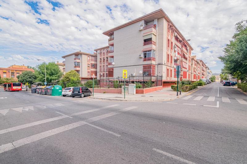 Foto 1f37aed4-74ff-4980-829d-d5ae6948b7dd. Pis a maria de maeztu 7 a parque nueva Granada Granada