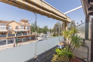 Casa adossada en Calle torre de la cautiva 4. Excelente adosado en urbanizaci�n privada con piscina