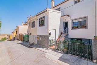 Casa adossada  Calle sabinas 14. Adosada en las gabias de 4 dormitorios
