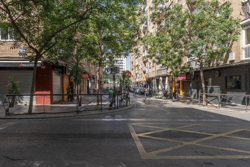 Foto 5109e7cf-8745-4c07-b42e-95a6d3941255. Autoparkplatz in calle calle pedro antonio de alarcón 65 in Granada