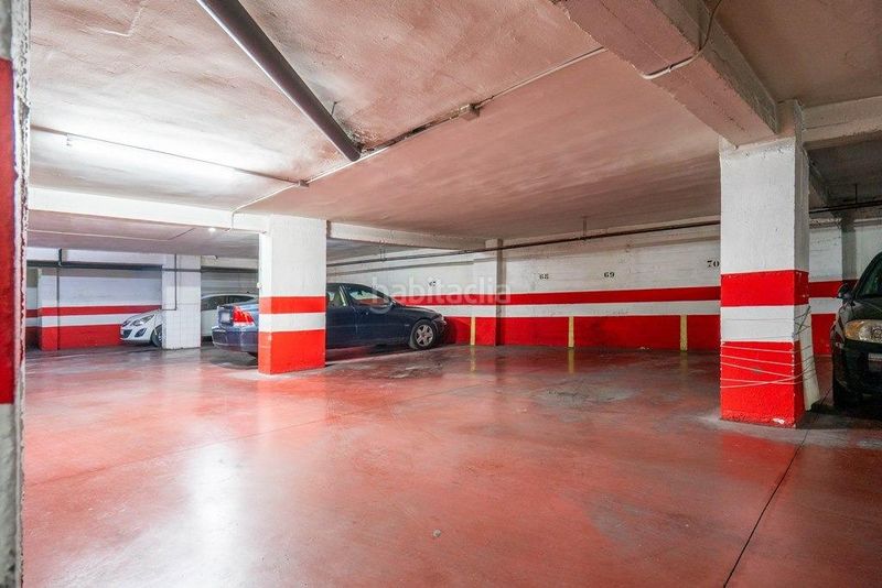 Foto a63f21fc-8b75-4cd5-ac3b-080b55d57c39. Autoparkplatz in calle calle pedro antonio de alarcón 65 in Granada