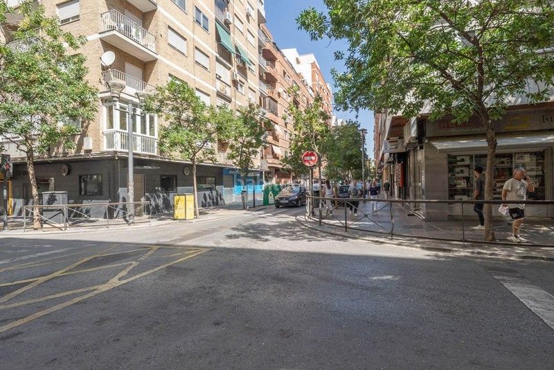 Foto c5e3a8dc-e9f6-4f26-b28b-34c377d1d44a. Autoparkplatz in calle calle pedro antonio de alarcón 65 in Granada