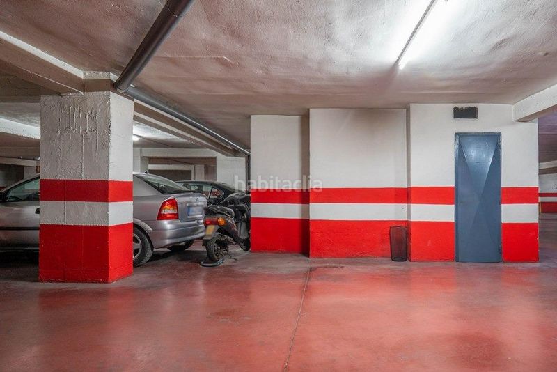 Foto cf18d1ff-2052-477c-90fe-47486e394d77. Autoparkplatz in calle calle pedro antonio de alarcón 65 in Granada