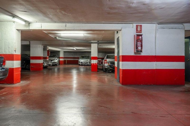 Foto cf7b5c62-beb9-43c4-a5d8-b1a1f2ea06ef. Autoparkplatz in calle calle pedro antonio de alarcón 65 in Granada