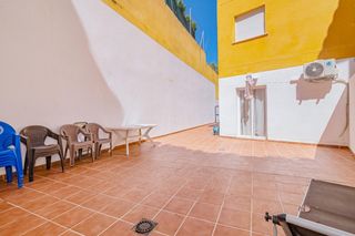 Planta baja en Calle barranco 6. Piso con patio y cochera en la zubia