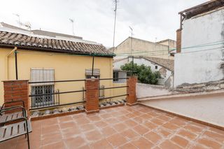 Casa adosada en Calle calle nueva de cartuja 11. Bonita casa para reformar
