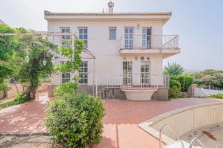 Chalet  Calle rebite 25. Chalet independiente en esquina en una zona muy buena de huétor
