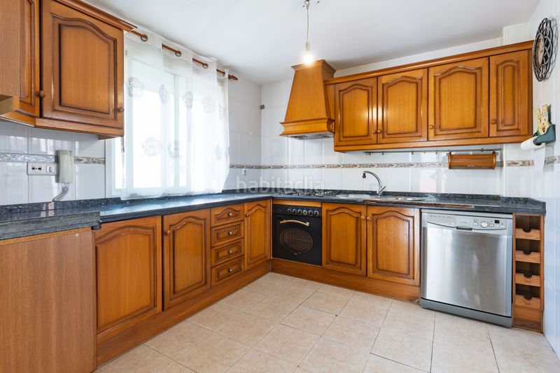 Foto f1e49053-b822-48ee-8884-cf43f9827434. Casa aparellada amb calefacció aparcament a Ogíjares
