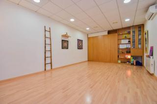 Business premise in Calle Alminares del Genil 7