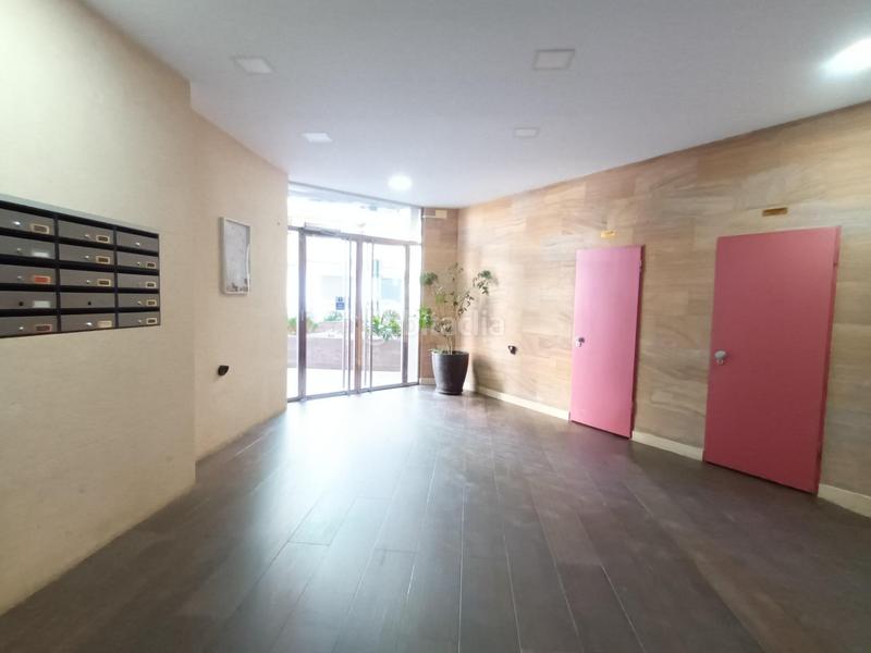 Foto df1bf93b-1a6a-4e0d-82fb-b03f46d89af1. Autoparkplatz in Barrio de Zaidín Granada