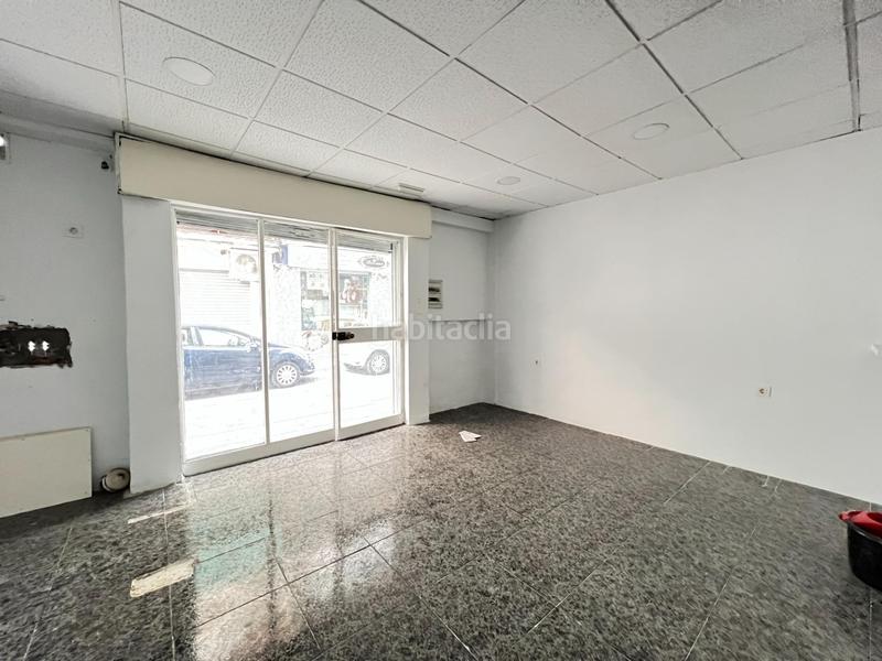 Foto fda475df-13e1-4da8-81ad-d0cfc94a7112. Location local commercial dans calle concha espina 33 dans Granada